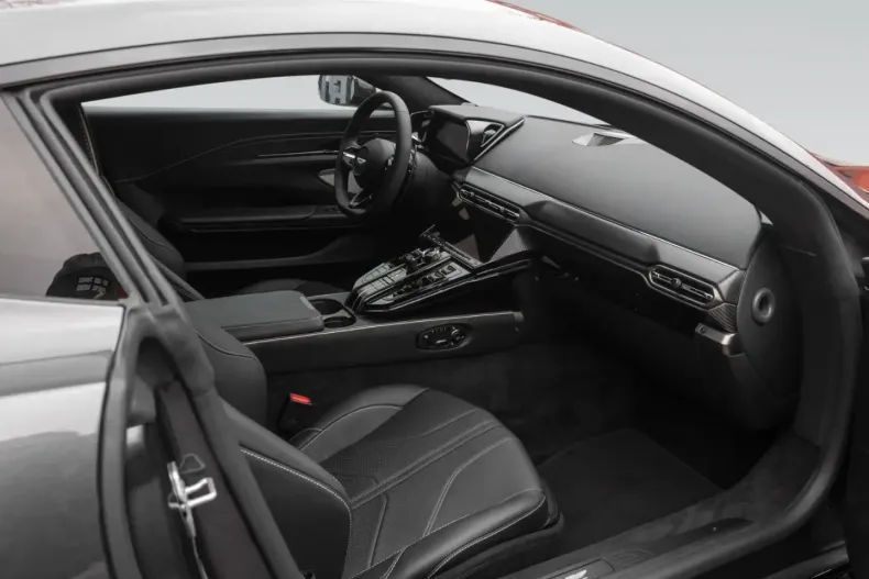 Aston Martin V8 Vantage din 2025 cu 5.500 km - oferta AST162405 - foto 12