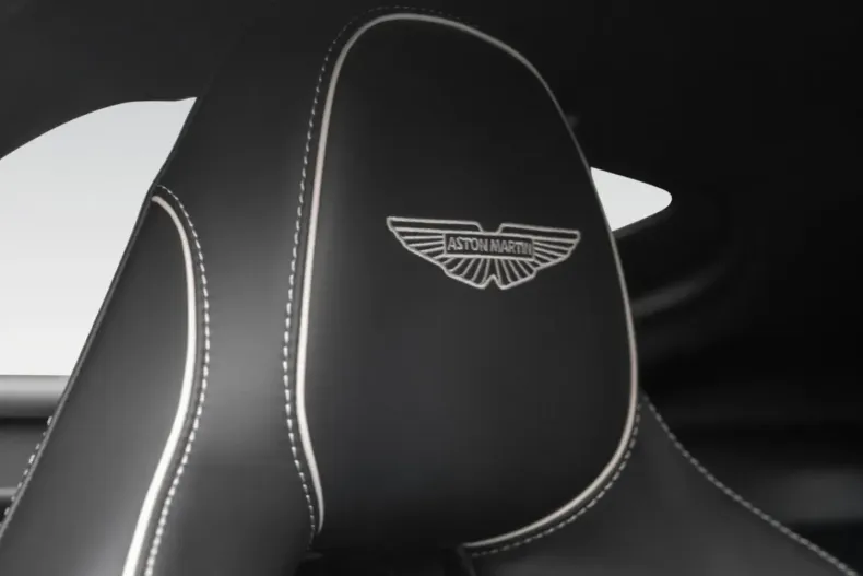 Aston Martin V8 Vantage din 2025 cu 5.500 km - oferta AST162405 - foto 21