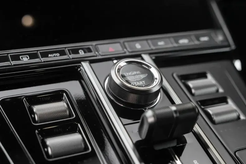 Aston Martin V8 Vantage din 2025 cu 5.500 km - oferta AST162405 - foto 26