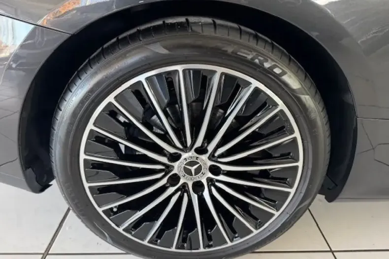 Mercedes-Benz CLE 200 din 2024 cu 11.821 km - oferta MER162406 - foto 4