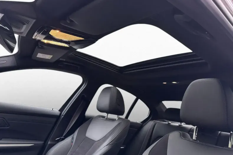 BMW 330 din 2024 cu 10.880 km - oferta BMW162422 - foto 13