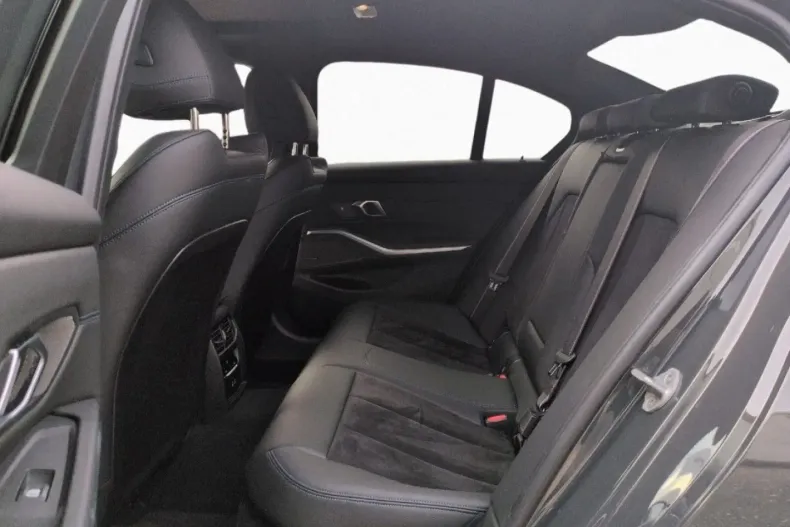 BMW 330 din 2024 cu 15.717 km - oferta BMW162425 - foto 8