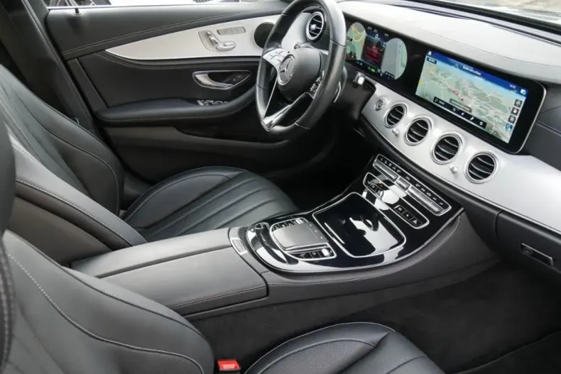 Mercedes-Benz E 200 din 2022 cu 61.343 km - oferta MER162428 - foto 4