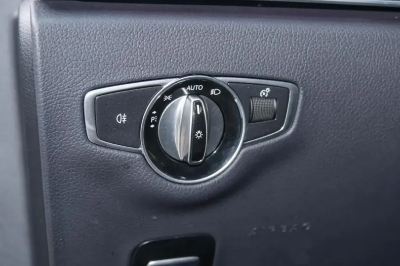 Mercedes-Benz E 200 din 2022 cu 61.343 km - oferta MER162428 - foto 15