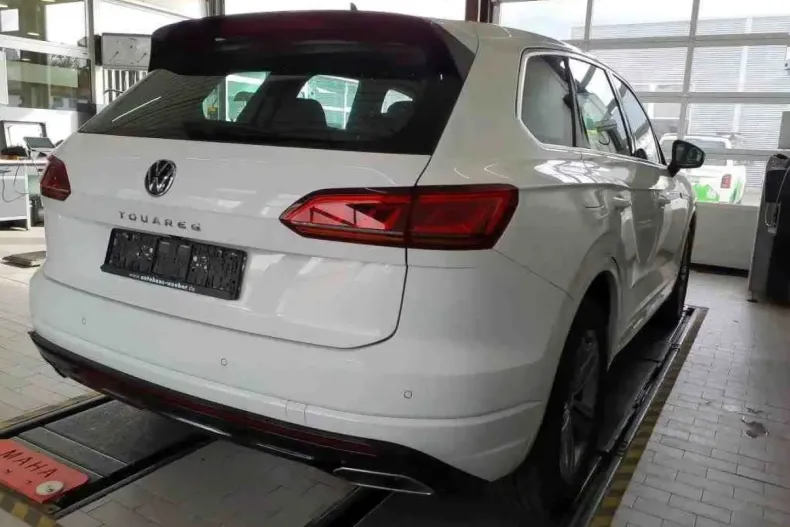 Volkswagen Touareg din 2021 cu 43.608 km - oferta VOL162430 - foto 3