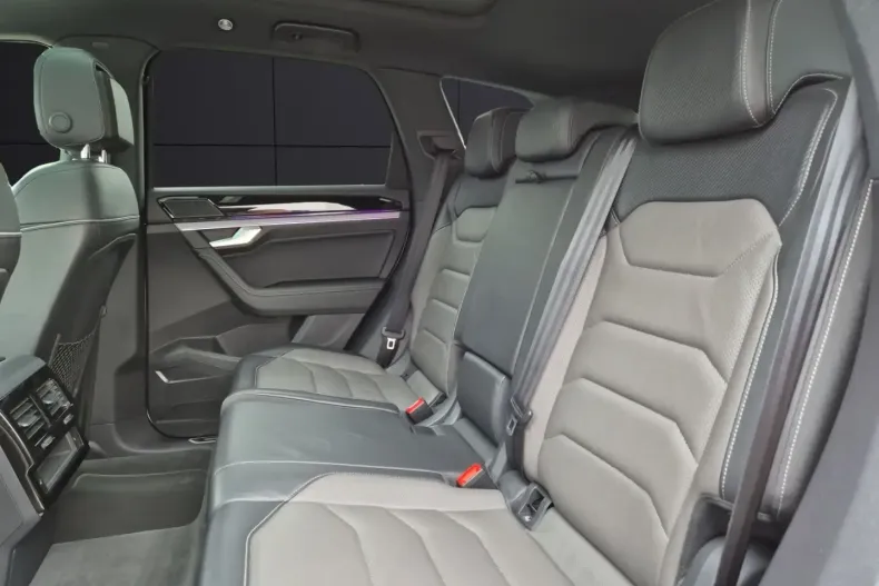 Volkswagen Touareg din 2021 cu 82.500 km - oferta VOL162432 - foto 12