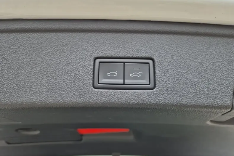 Volkswagen Touareg din 2021 cu 82.500 km - oferta VOL162432 - foto 24