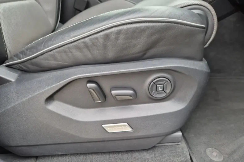 Volkswagen Touareg din 2021 cu 82.500 km - oferta VOL162432 - foto 25