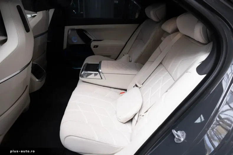 BMW 740 din 2024 cu 10 km - oferta BMW162447 - foto 36