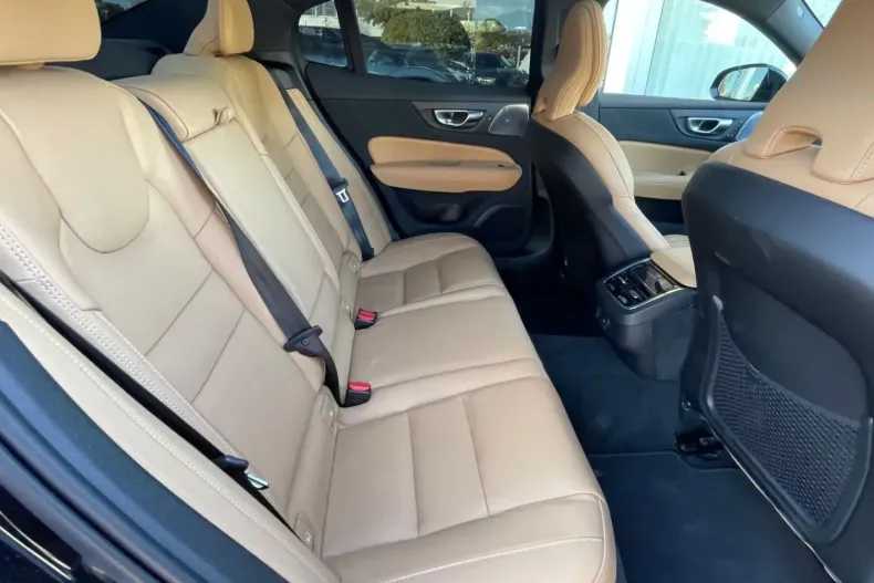 Volvo S60 din 2024 cu 13.500 km - oferta VOL162460 - foto 9