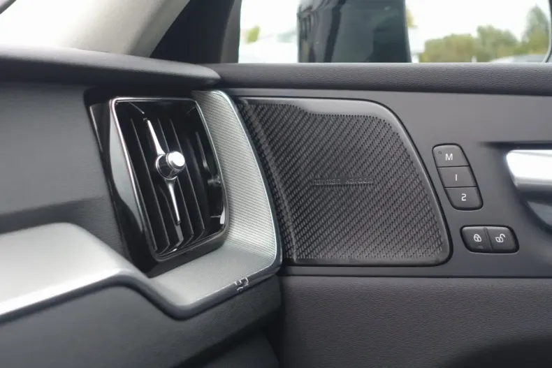 Volvo XC60 din 2025 cu 31.030 km - oferta VOL162480 - foto 17