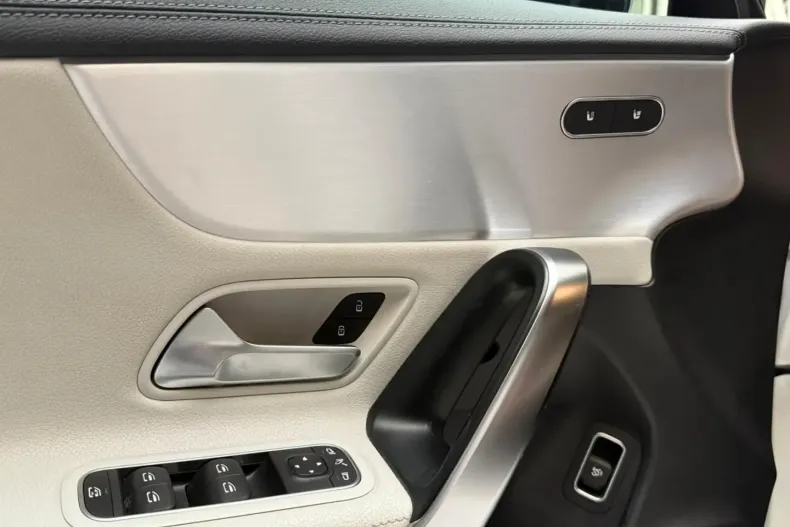 Mercedes-Benz CLA 220 din 2020 cu 79.000 km - oferta MER162487 - foto 29