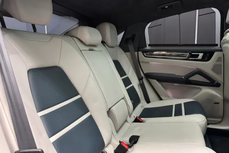 Porsche Cayenne din 2023 cu 55.920 km - oferta POR162491 - foto 24