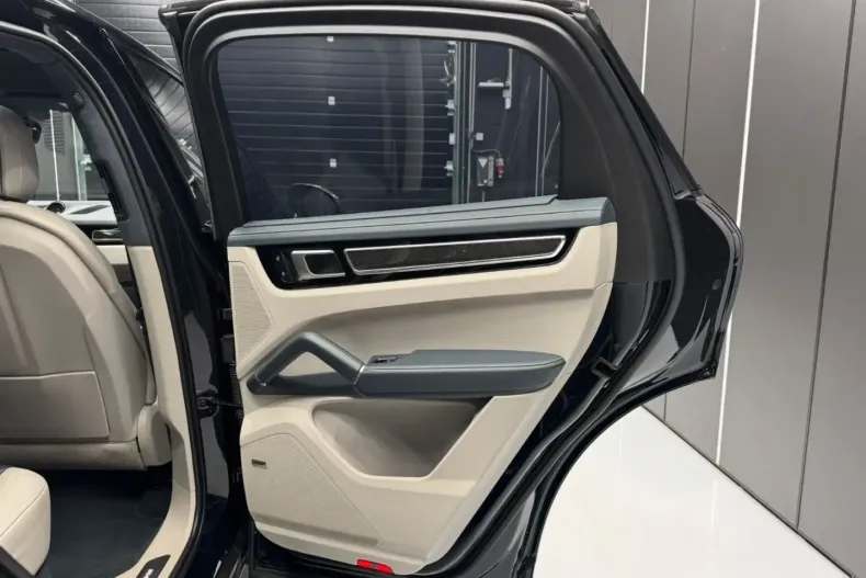 Porsche Cayenne din 2023 cu 55.920 km - oferta POR162491 - foto 25