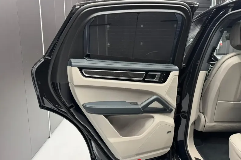 Porsche Cayenne din 2023 cu 55.920 km - oferta POR162491 - foto 35