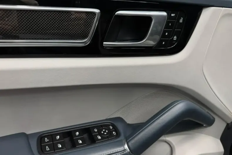 Porsche Cayenne din 2023 cu 55.920 km - oferta POR162491 - foto 36