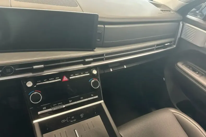 Hyundai SANTA FE din 2025 cu 15.870 km - oferta HYU162552 - foto 13