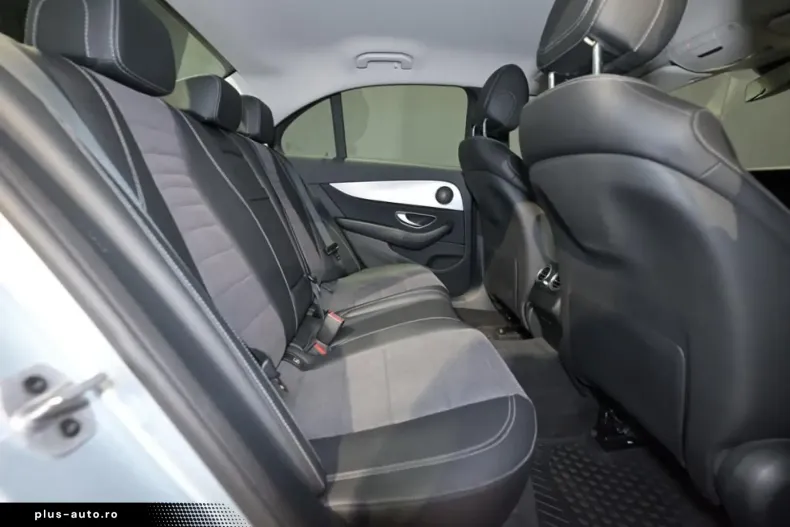 Mercedes-Benz E 220 din 2022 cu 59.250 km - oferta MER162564 - foto 6