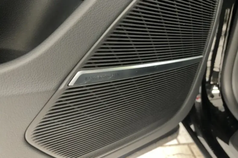 Audi Q8 din 2024 cu 25.876 km - oferta AUD162569 - foto 17