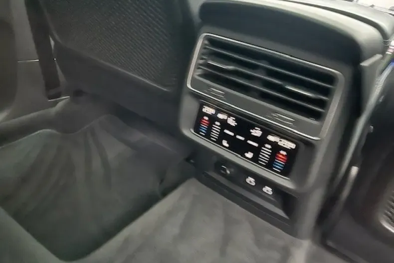 Audi SQ8 din 2023 cu 49.986 km - oferta AUD162574 - foto 9