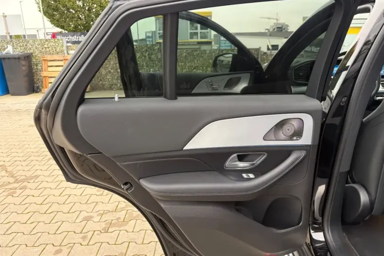 Mercedes-Benz GLE 300 din 2025 cu 13.000 km - oferta MER162615 - foto 18
