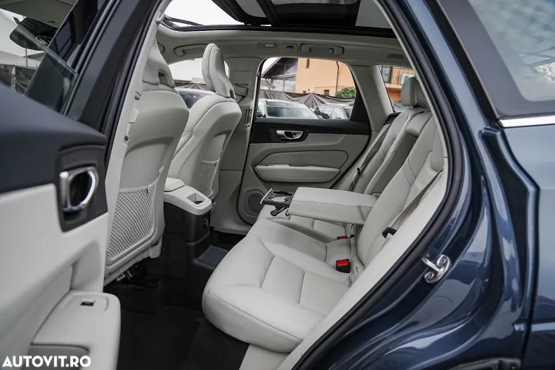 Volvo XC60 din 2022 cu 54.270 km - oferta VOL162675 - foto 13