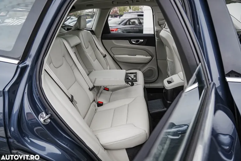 Volvo XC60 din 2022 cu 54.270 km - oferta VOL162675 - foto 14