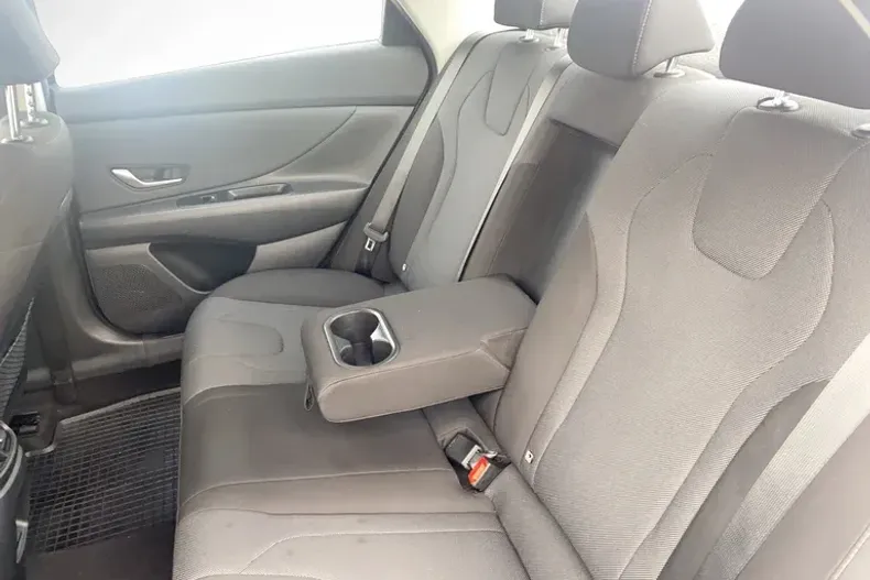 Hyundai Elantra din 2023 cu 41.300 km - oferta HYU162682 - foto 12