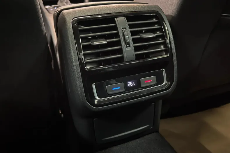 Volkswagen Passat din 2021 cu 70.869 km - oferta VOL162686 - foto 24