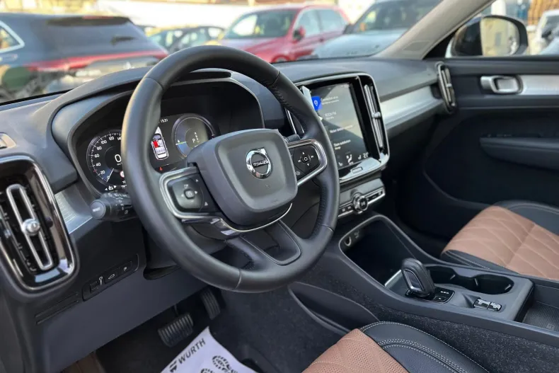 Volvo XC40 din 2020 cu 72.776 km - oferta VOL162736 - foto 6