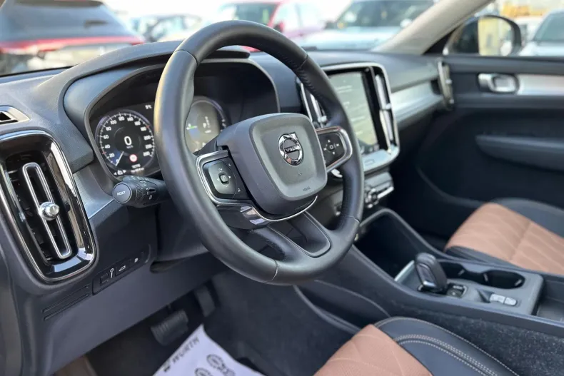 Volvo XC40 din 2020 cu 72.776 km - oferta VOL162736 - foto 17