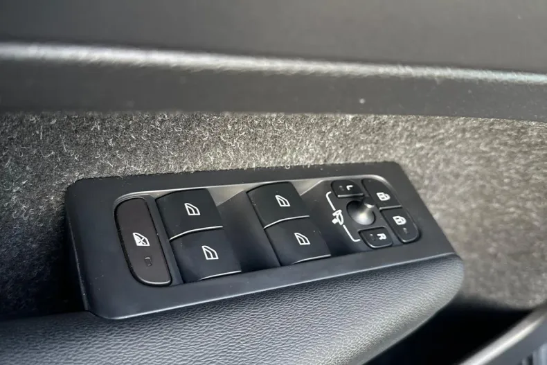 Volvo XC40 din 2020 cu 72.776 km - oferta VOL162736 - foto 20