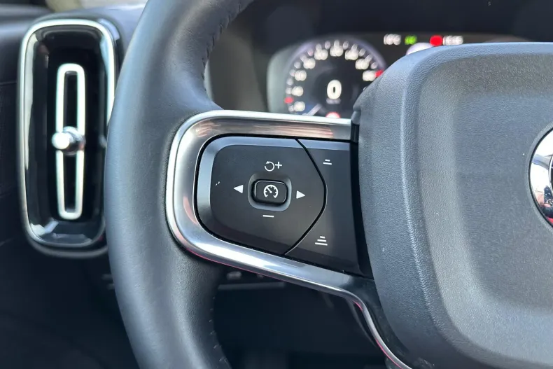 Volvo XC40 din 2020 cu 72.776 km - oferta VOL162736 - foto 21