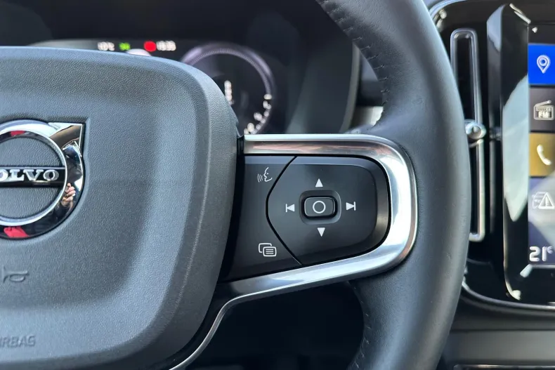 Volvo XC40 din 2020 cu 72.776 km - oferta VOL162736 - foto 22