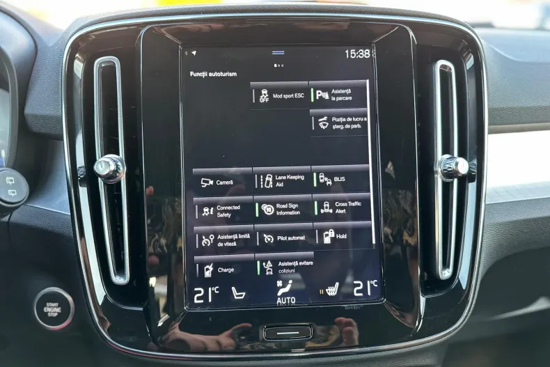 Volvo XC40 din 2020 cu 72.776 km - oferta VOL162736 - foto 25