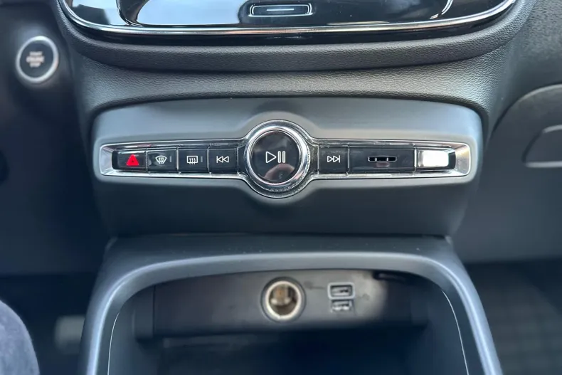 Volvo XC40 din 2020 cu 72.776 km - oferta VOL162736 - foto 33