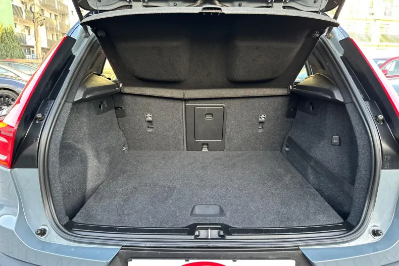 Volvo XC40 din 2020 cu 72.776 km - oferta VOL162736 - foto 35