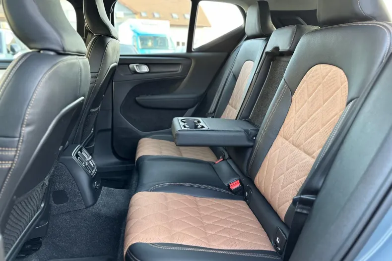 Volvo XC40 din 2020 cu 72.776 km - oferta VOL162736 - foto 36