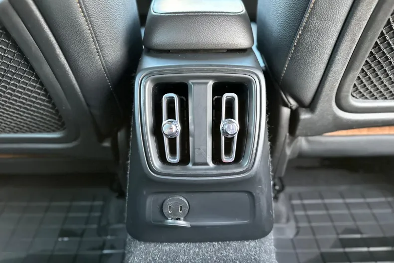 Volvo XC40 din 2020 cu 72.776 km - oferta VOL162736 - foto 37