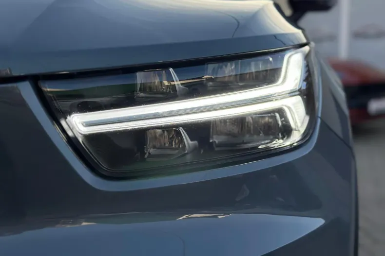 Volvo XC40 din 2020 cu 72.776 km - oferta VOL162736 - foto 38