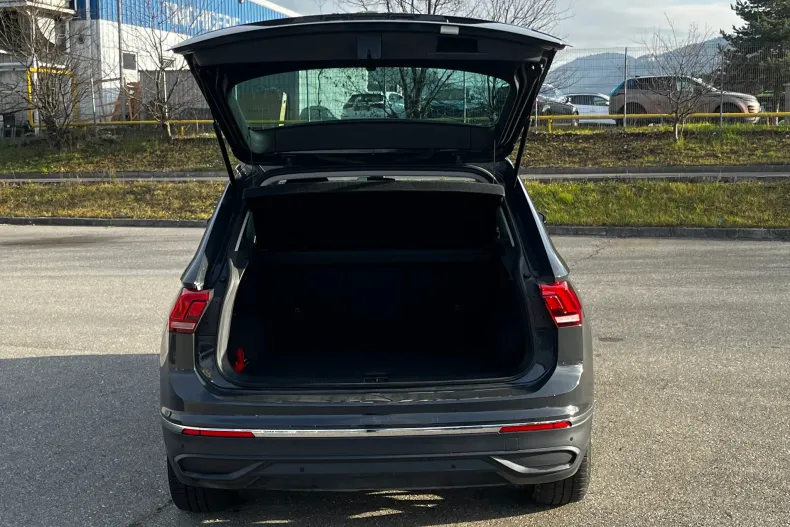 Volkswagen Tiguan din 2023 cu 83.854 km - oferta VOL162748 - foto 26