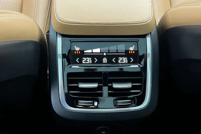 Volvo XC90 din 2023 cu 54.401 km - oferta VOL162753 - foto 12