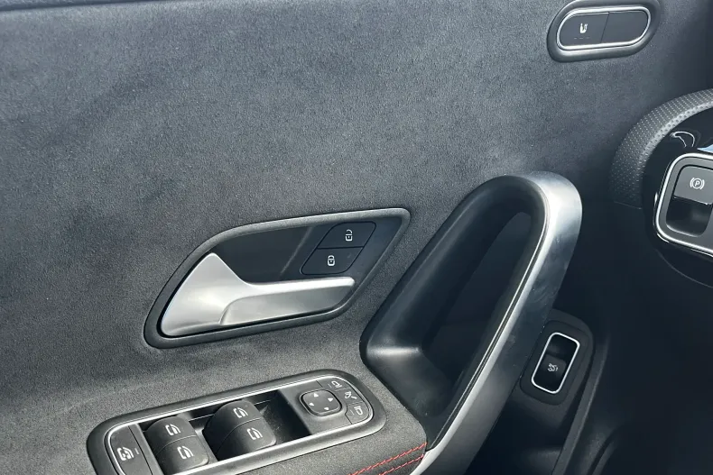 Mercedes-Benz CLA din 2024 cu 12.446 km - oferta MER162756 - foto 20