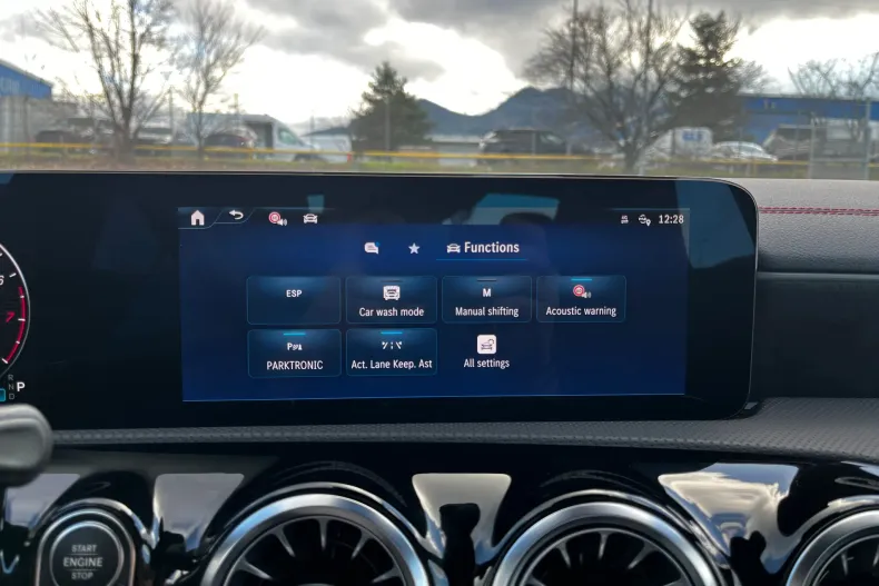 Mercedes-Benz CLA din 2024 cu 12.446 km - oferta MER162756 - foto 23