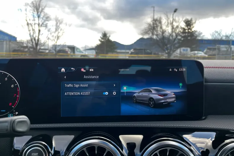 Mercedes-Benz CLA din 2024 cu 12.446 km - oferta MER162756 - foto 25