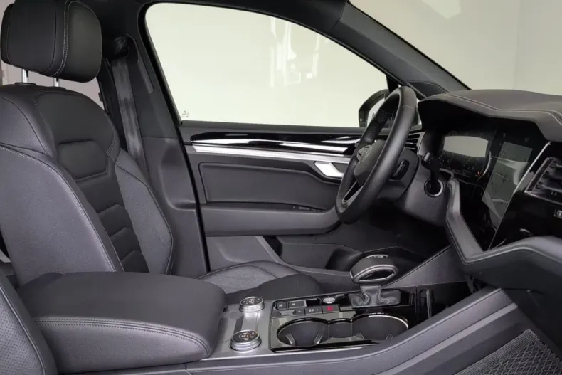 Volkswagen Touareg din 2022 cu 64.680 km - oferta VOL162800 - foto 21