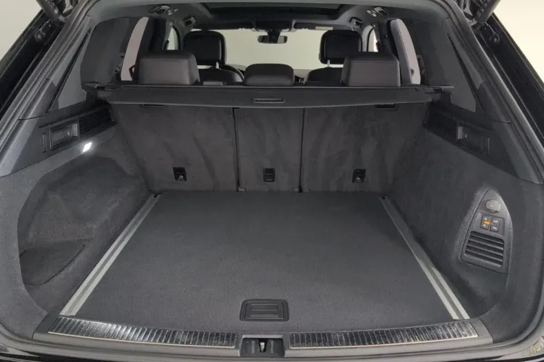 Volkswagen Touareg din 2022 cu 64.680 km - oferta VOL162800 - foto 26