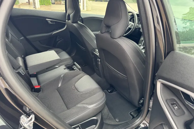 Volvo V40 din 2019 cu 170.900 km - oferta VOL162820 - foto 14