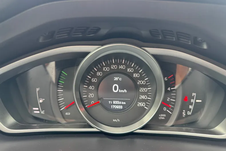 Volvo V40 din 2019 cu 170.900 km - oferta VOL162820 - foto 18