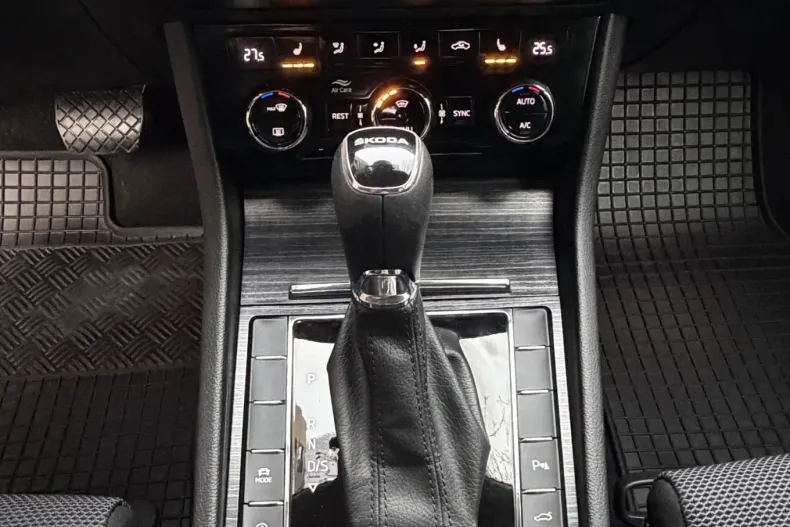 Skoda Superb din 2023 cu 150.000 km - oferta SKO162825 - foto 31